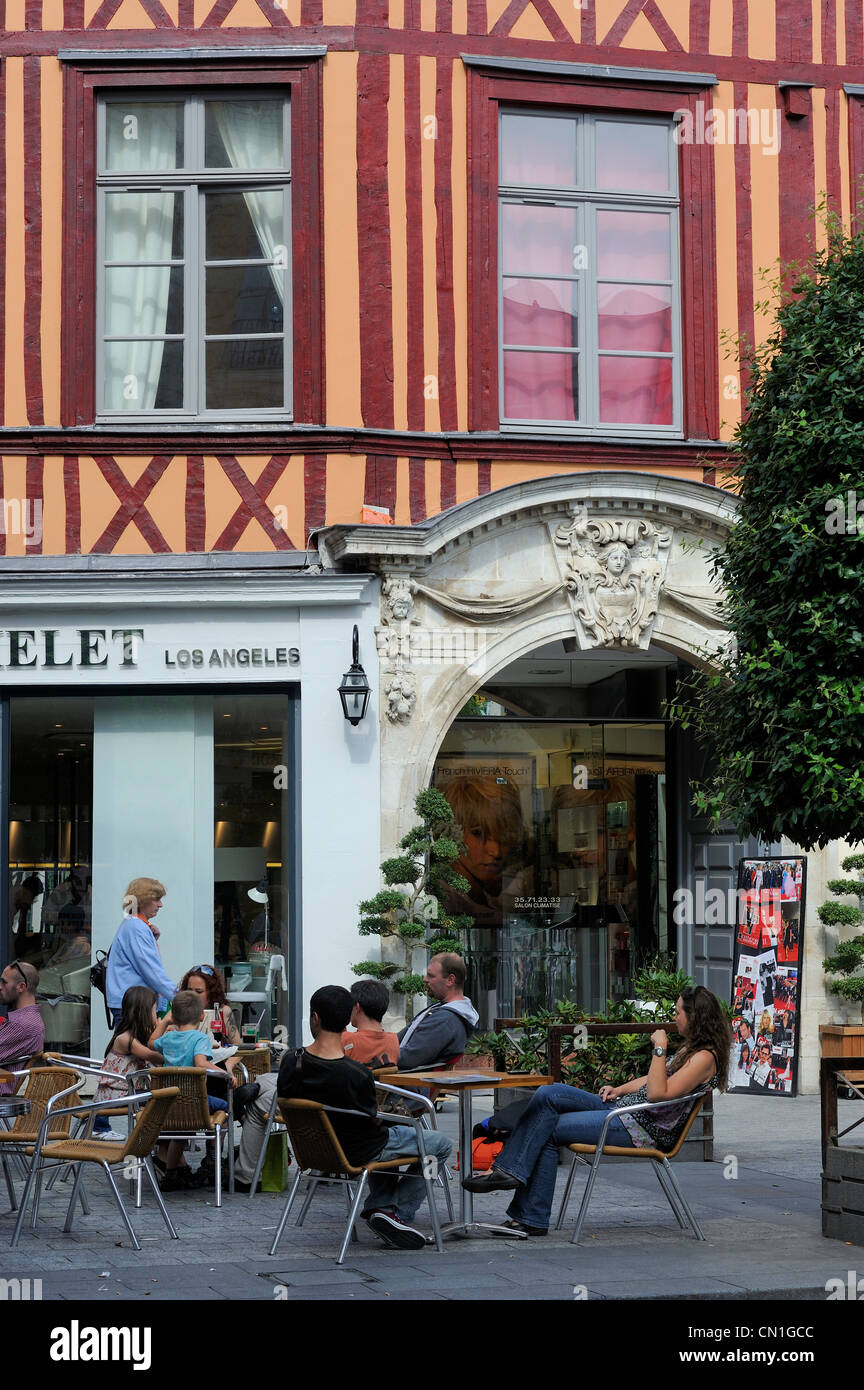 Francia, Seine Maritime, Rouen, cafe terrazza su Place de la Pucelle Foto Stock