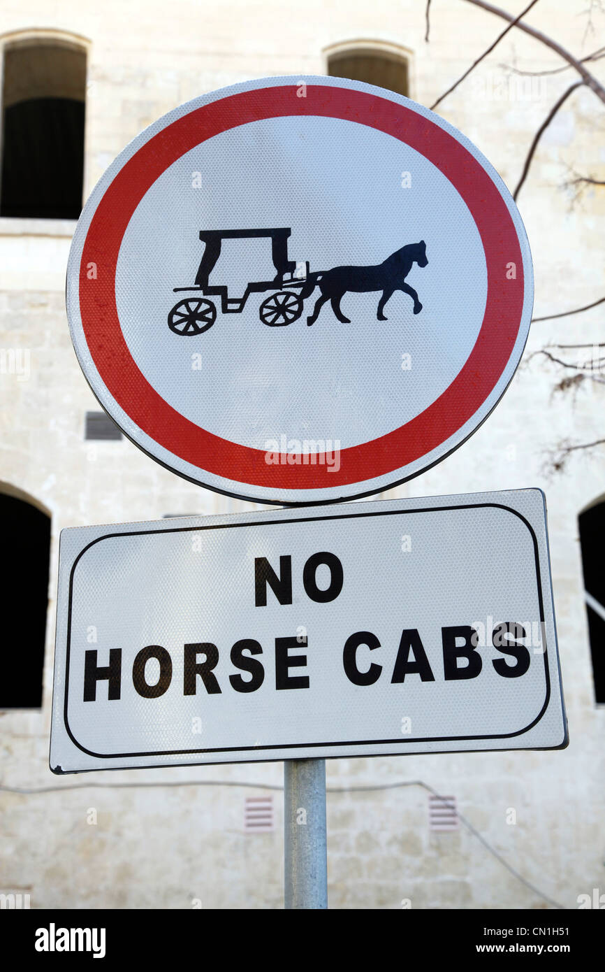 Nessun cavallo cabs segno di traffico a La Valletta, Malta Foto Stock