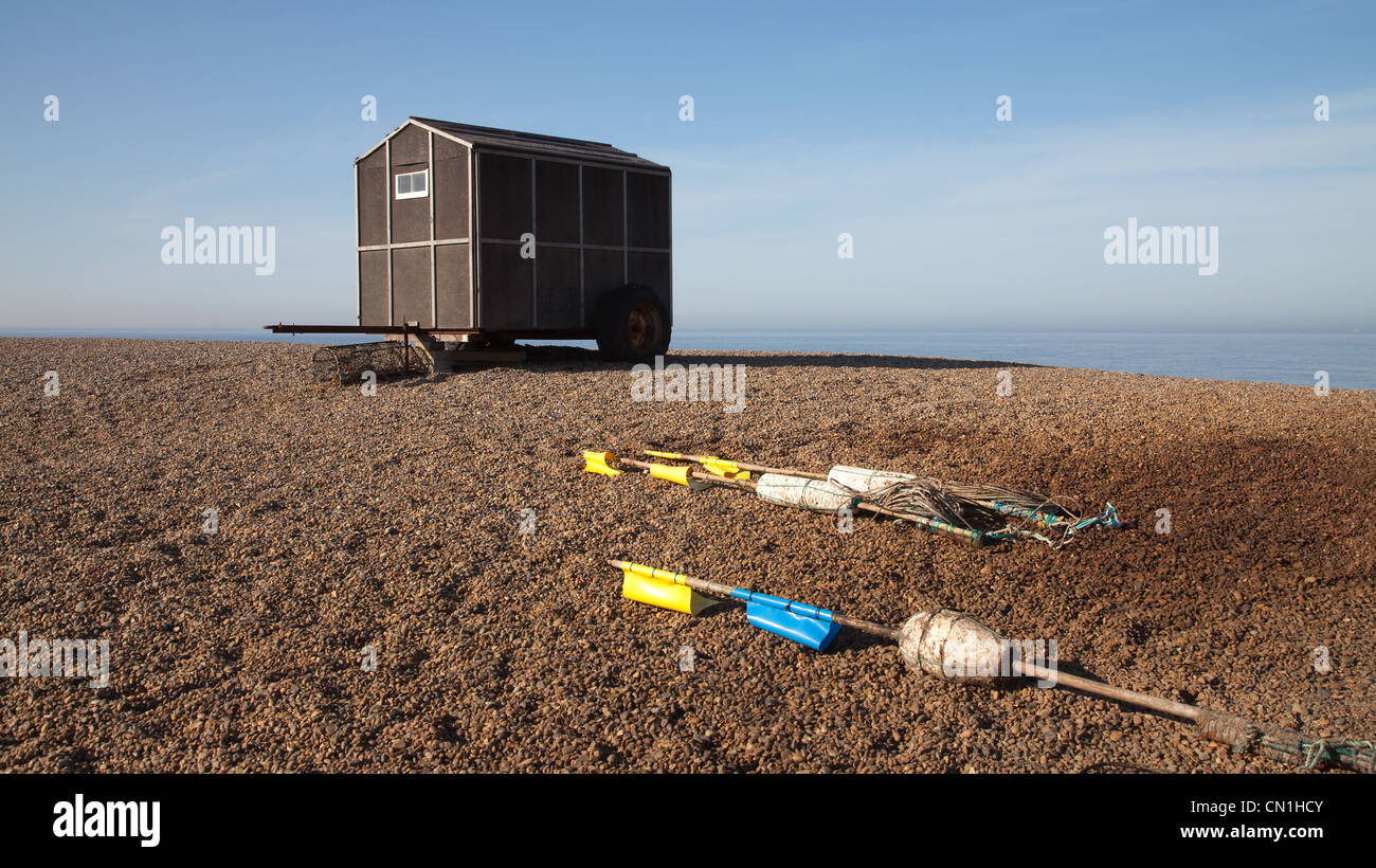 La pesca sparso sulla spiaggia Weybourne, Norfolk Foto Stock