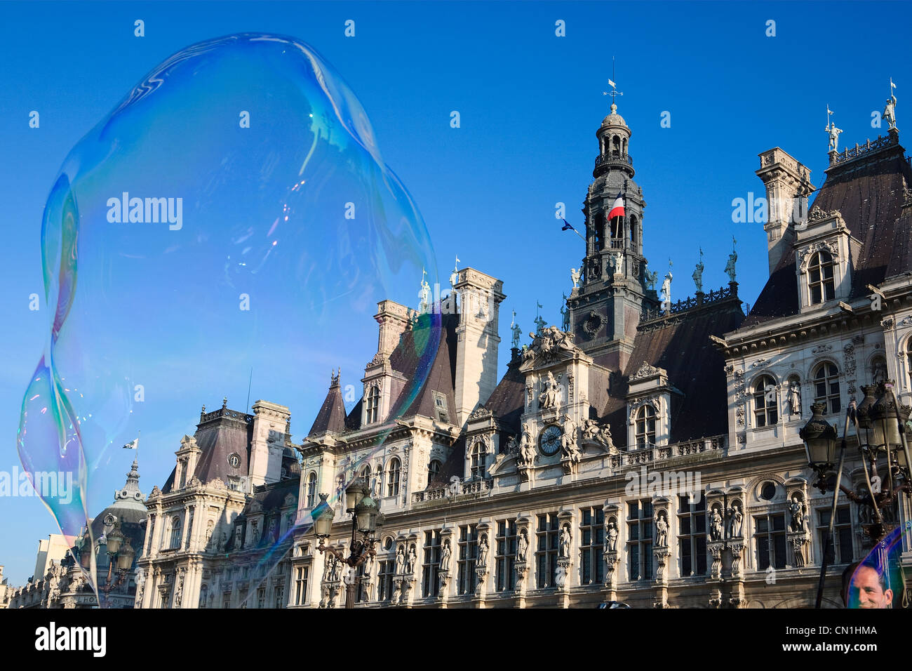 Francia, Parigi, bolla di sapone e la facciata dell'Hotel de la Ville de Paris Foto Stock