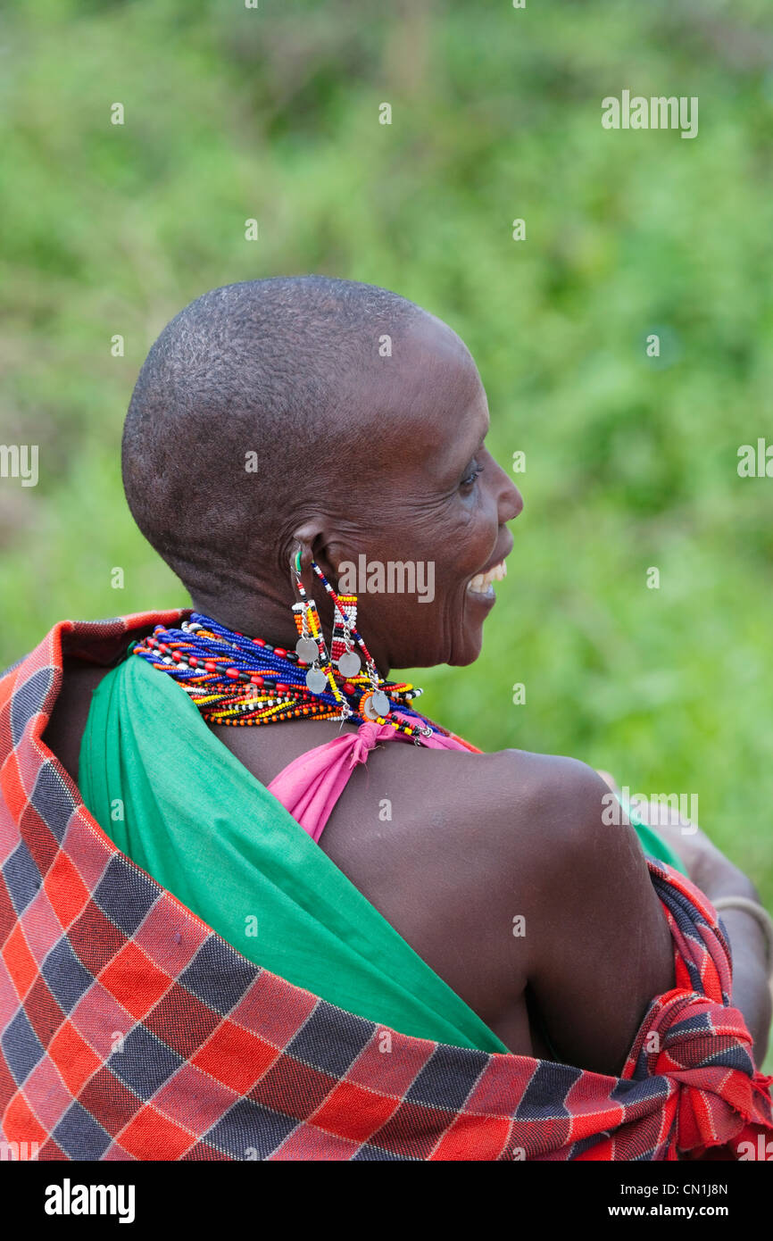 Masai tribeswoman, il Masai Mara riserva nazionale, Kenya Foto Stock