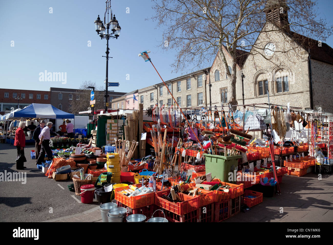 Il mercato settimanale in centro città, Bury St Edmunds Suffolk East Anglia UK Foto Stock