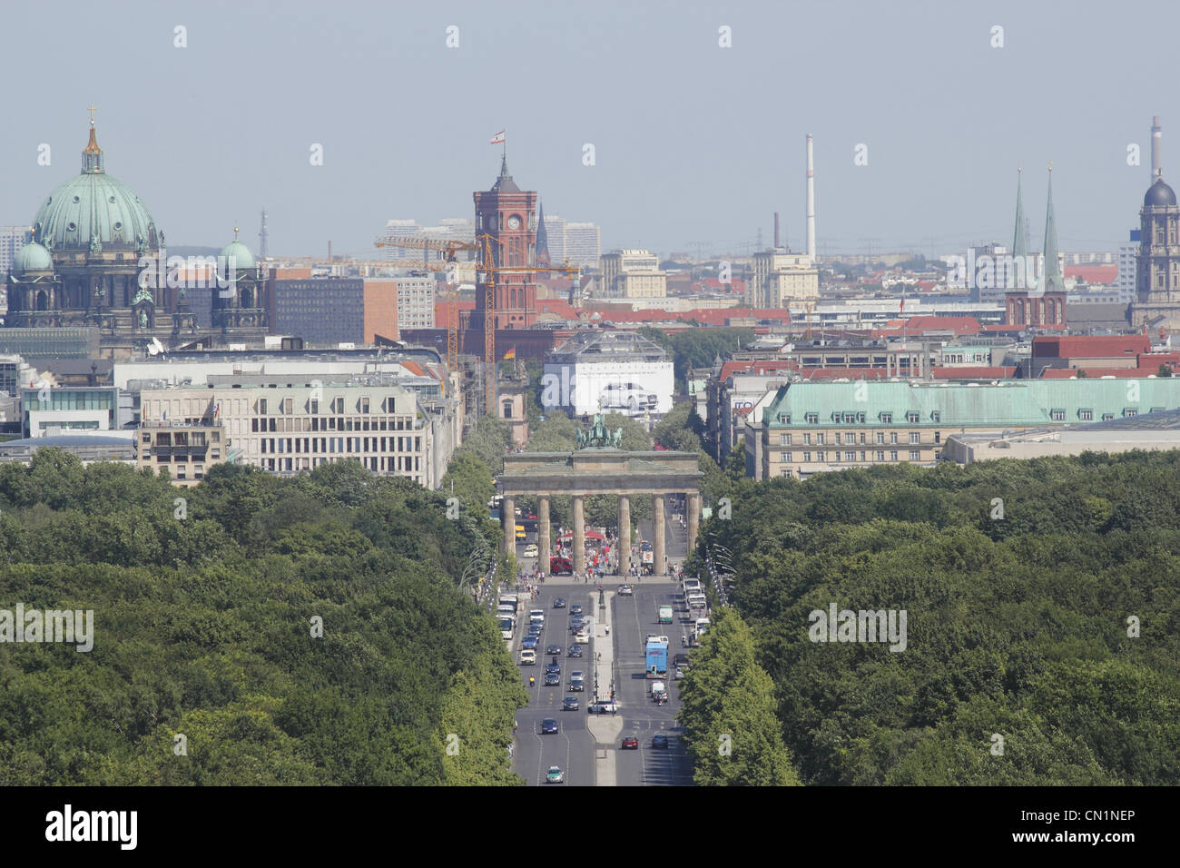 Lo Skyline di Berlino Street 17 Giugno Porta di Brandeburgo Foto Stock