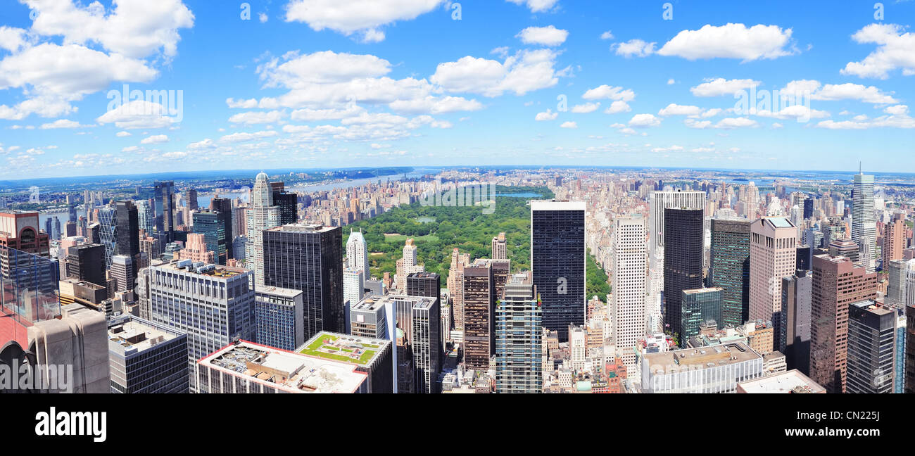 New York City Manhattan Midtown antenna vista panorama con grattacieli e central park in giornata. Foto Stock