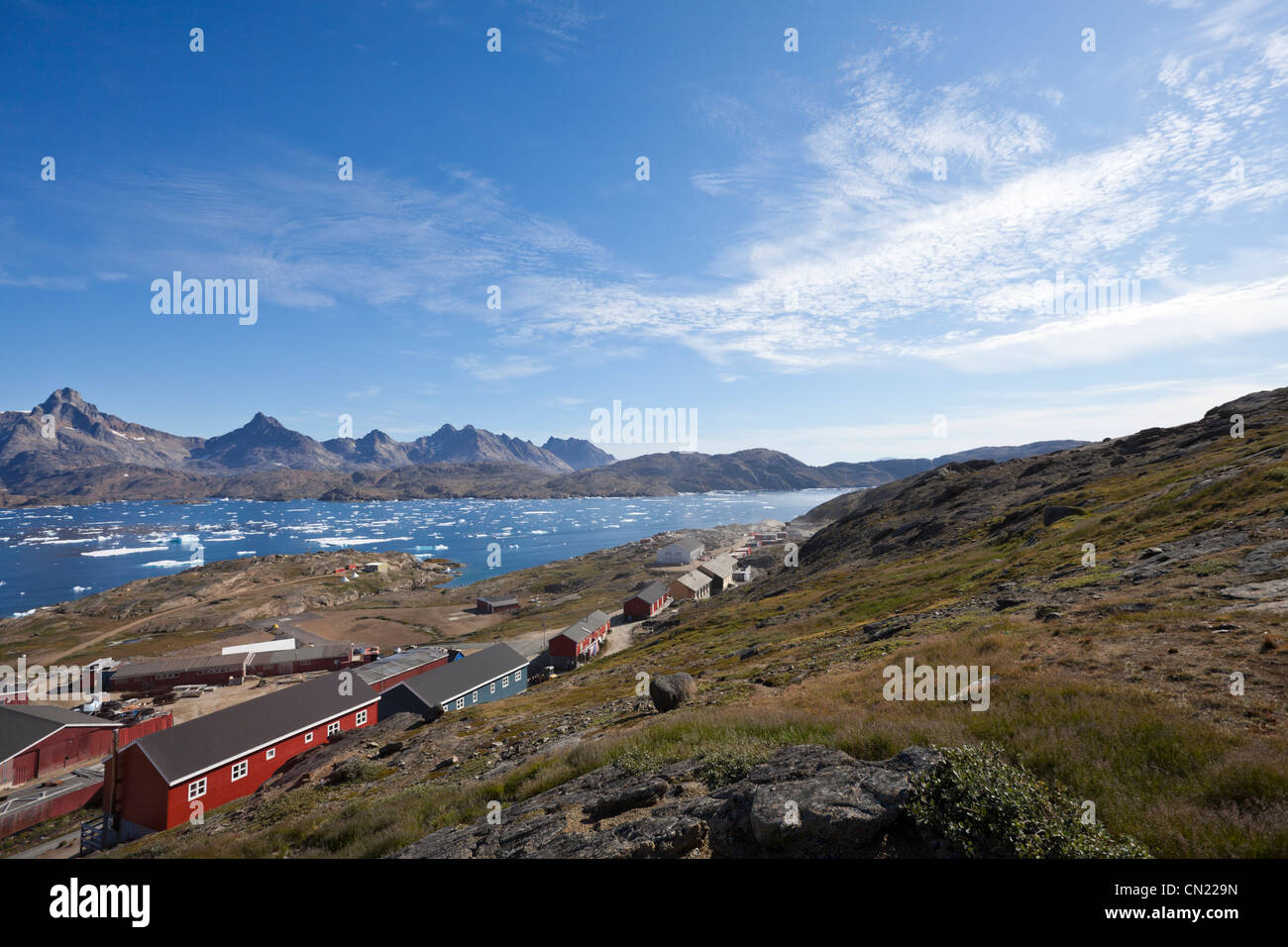 Tasiilaq, villaggio della Groenlandia e paesaggio artico in estate Foto Stock