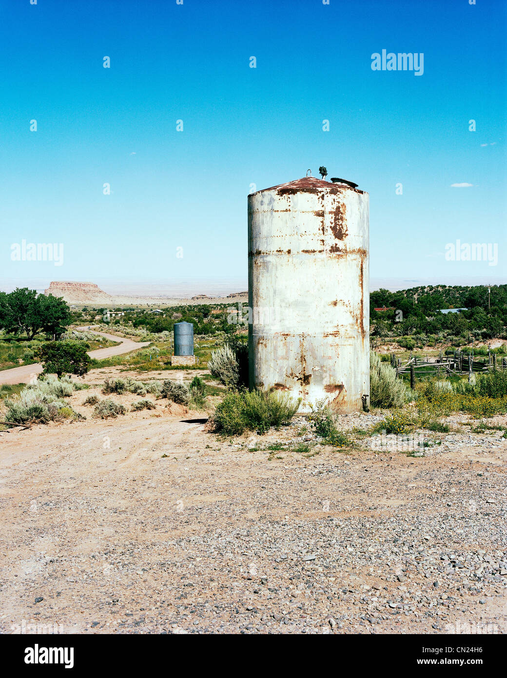 Serbatoio di acqua in ambiente rurale, Nuovo Messico, STATI UNITI D'AMERICA Foto Stock