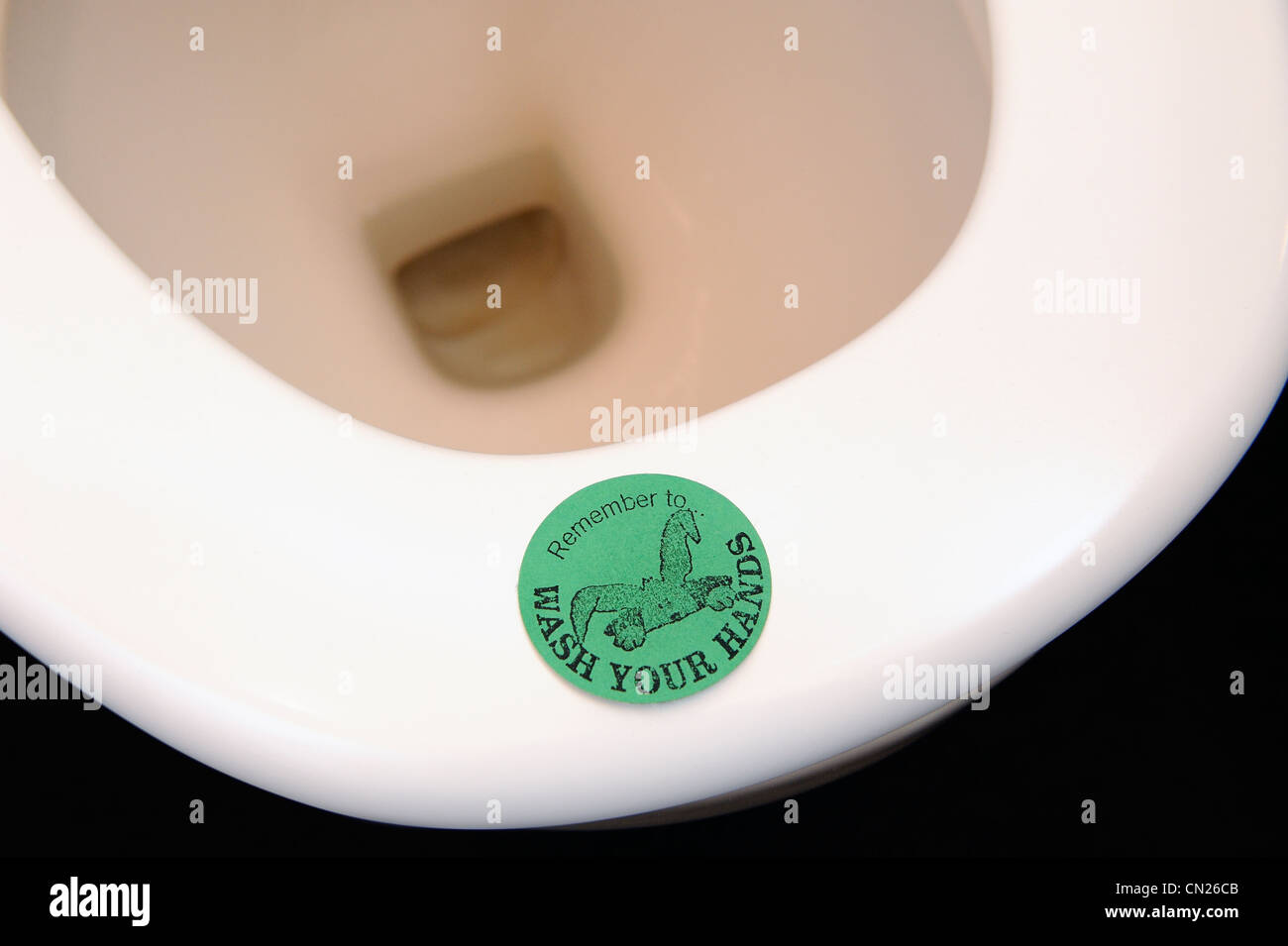 Ricordarsi di lavare le mani adesivo su un sedile di gabinetto England Regno Unito Foto Stock