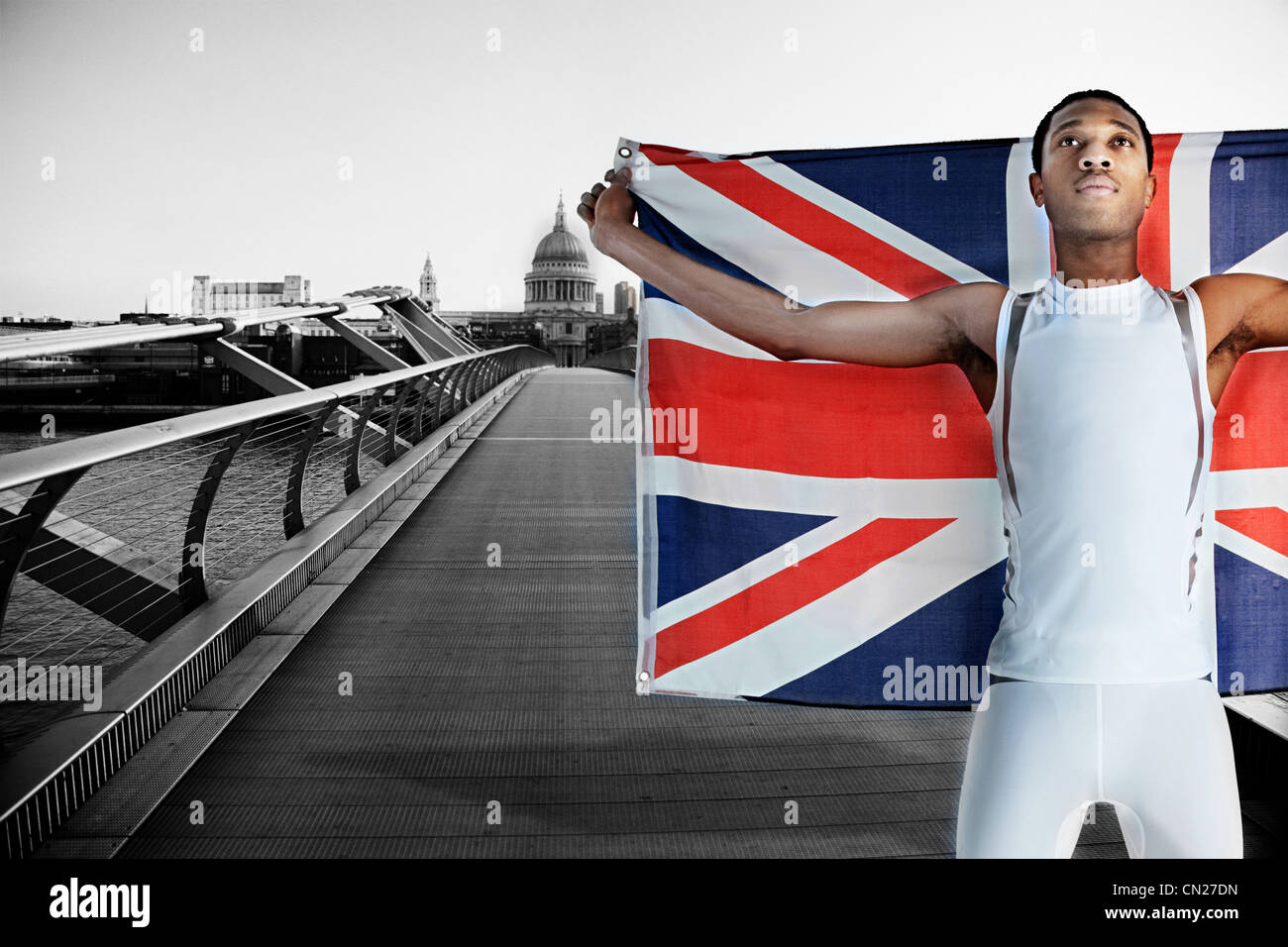 Olympic concorrente sul Millennium Bridge di Londra, Inghilterra Foto Stock