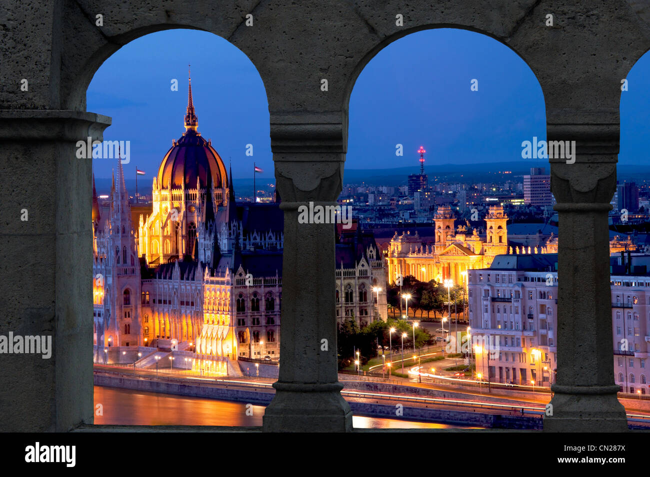 Case del Parlamento,notte,Budapest, Ungheria. Foto Stock