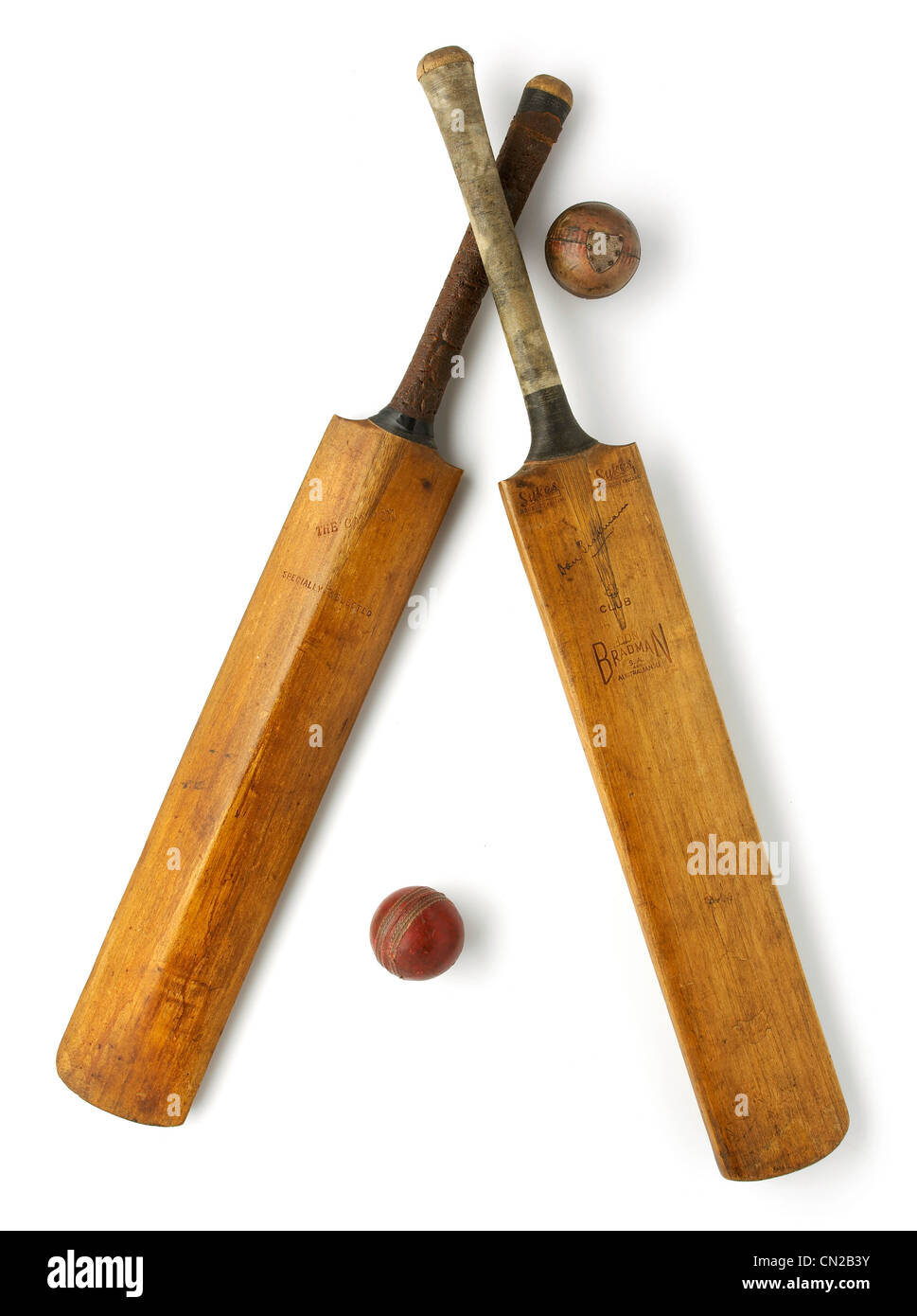 Due mazze da cricket e sfere Foto Stock