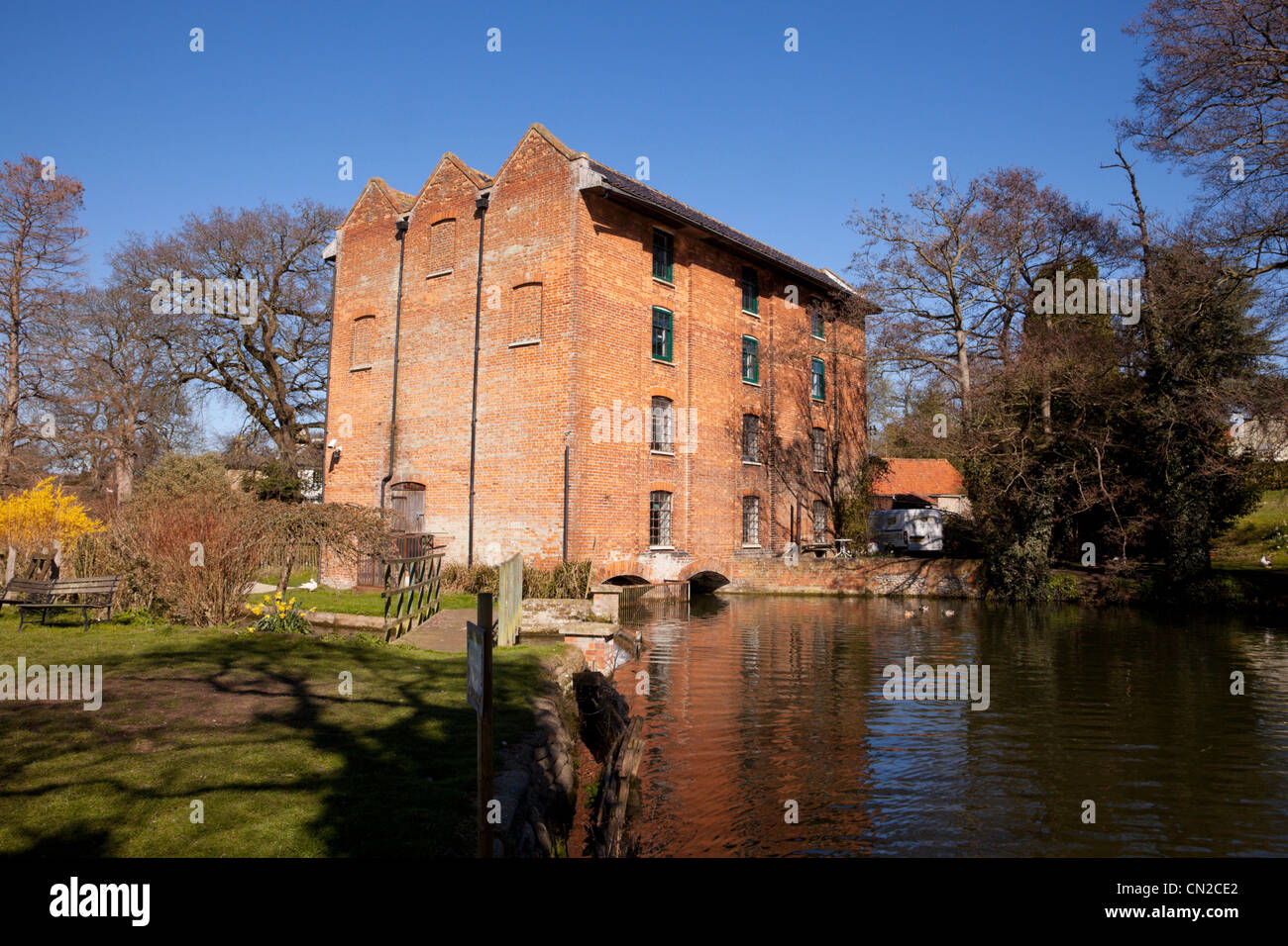 Mulino ad acqua a Letheringsett, North Norfolk, Inghilterra. Foto Stock