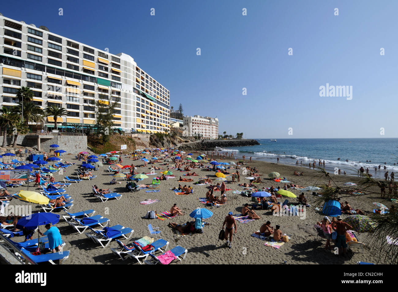 Spiaggia e appartamenti vicino Anfi del Mar Resort, Gran Canaria Isole Canarie Foto Stock