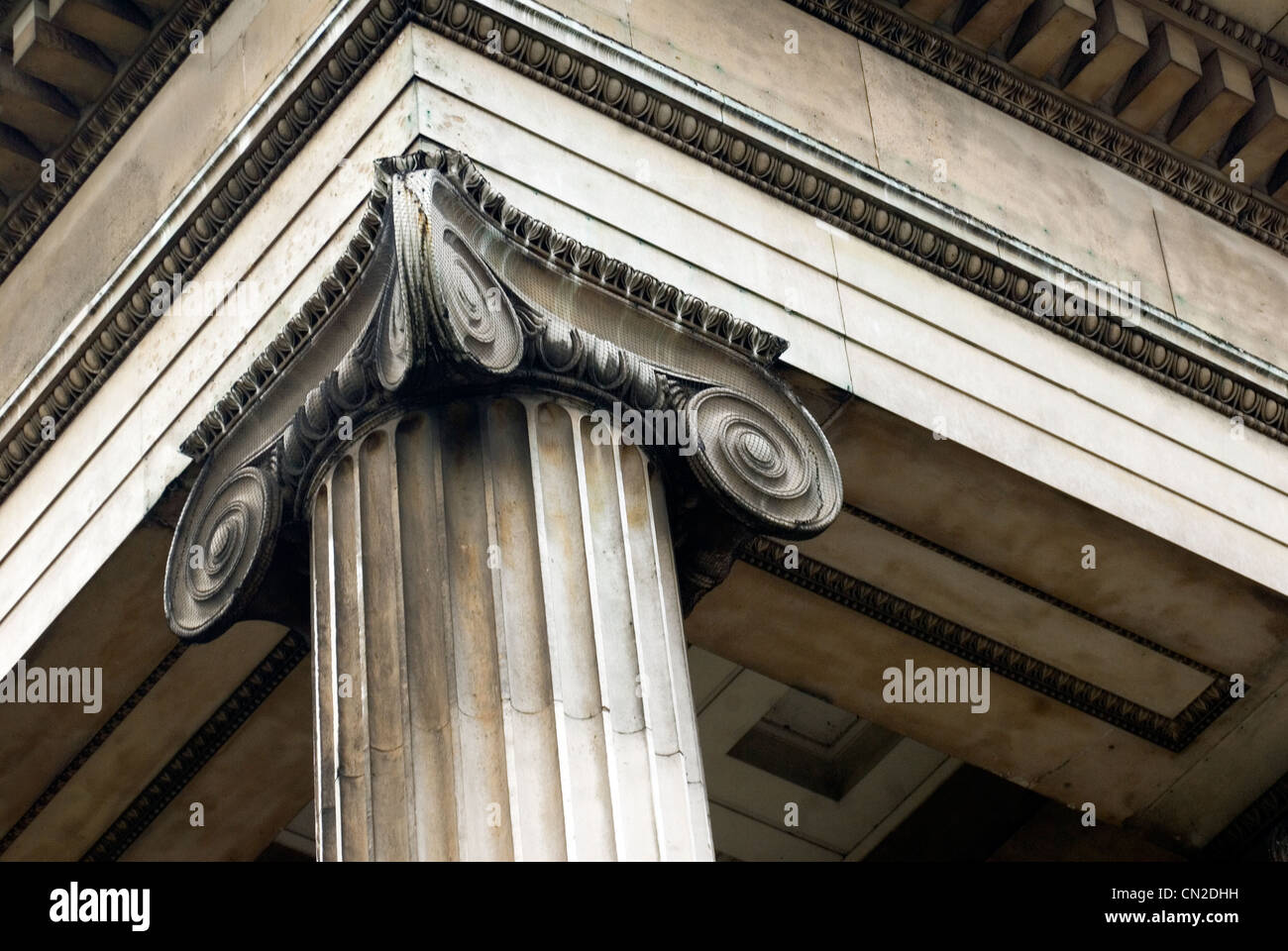 Doric Capital presso il British Museum Building Foto Stock