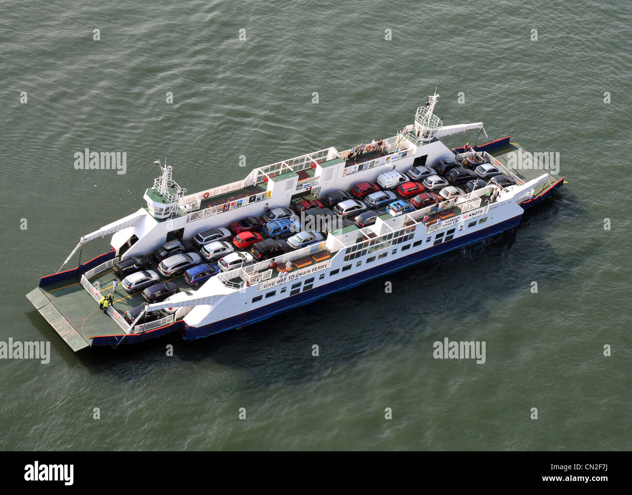 La catena di auto e passeggeri dei traghetti che collega a Studland di barene, Gran Bretagna Dorset, Regno Unito Foto Stock
