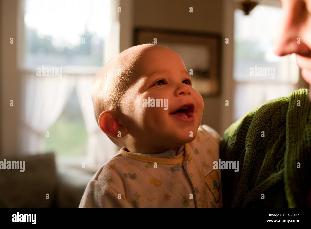 Madre con sorridente baby boy Foto Stock