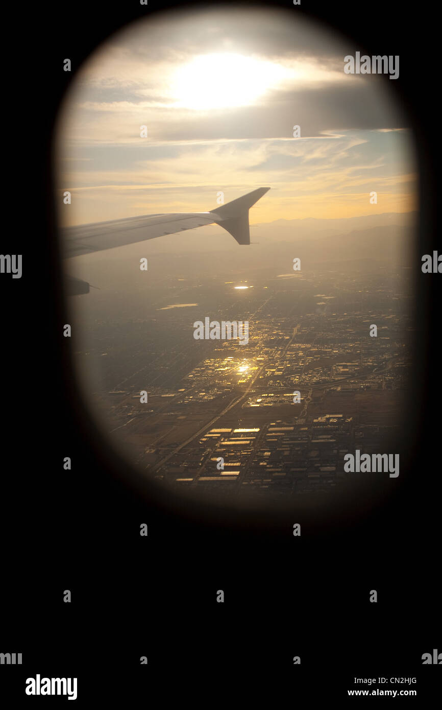 Vista attraverso la finestra di aeroplano, Portland, Oregon, Stati Uniti d'America Foto Stock