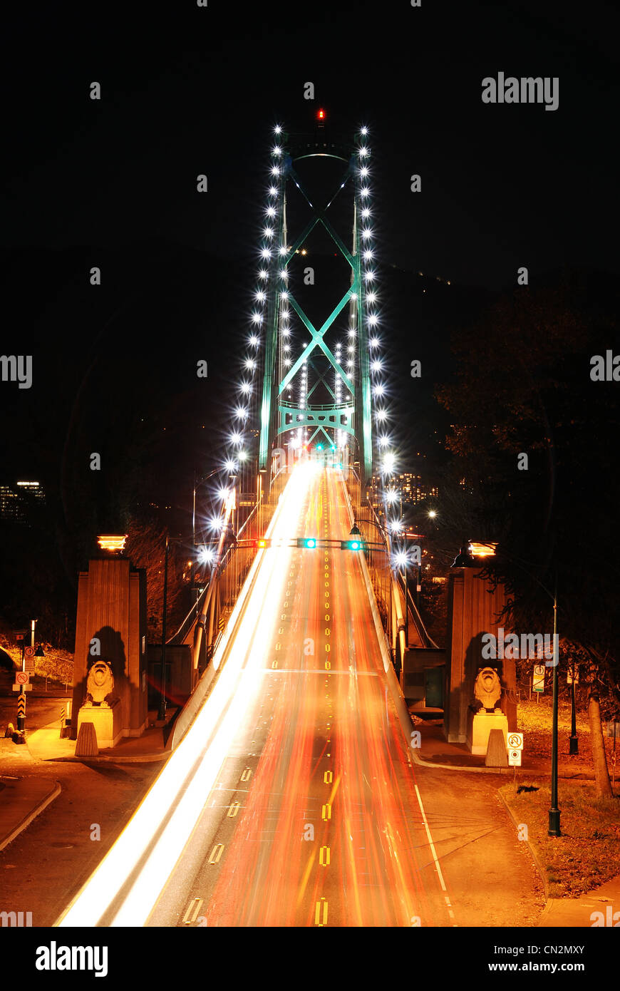 Luce di traffico sul Ponte Lions Gate in Stanley Park, BC Canada Foto Stock