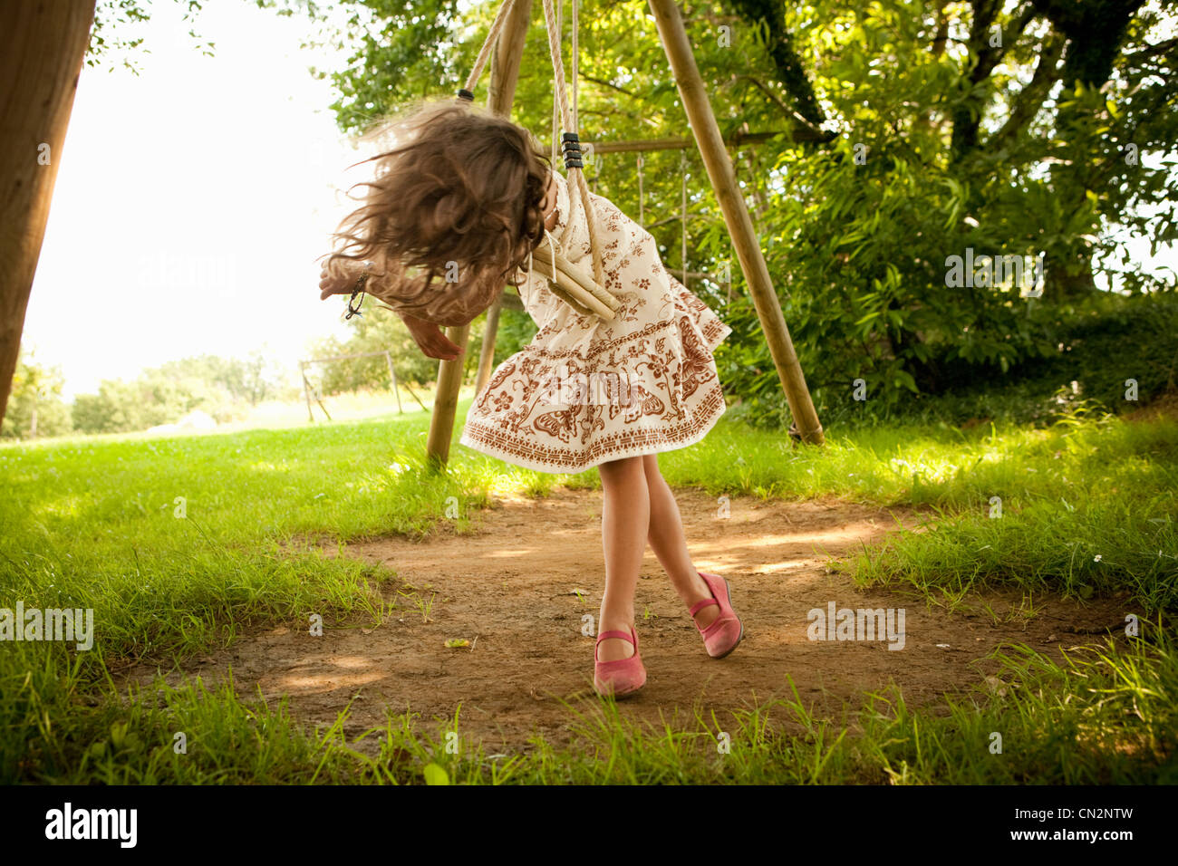 Giovane ragazza di swing Foto Stock