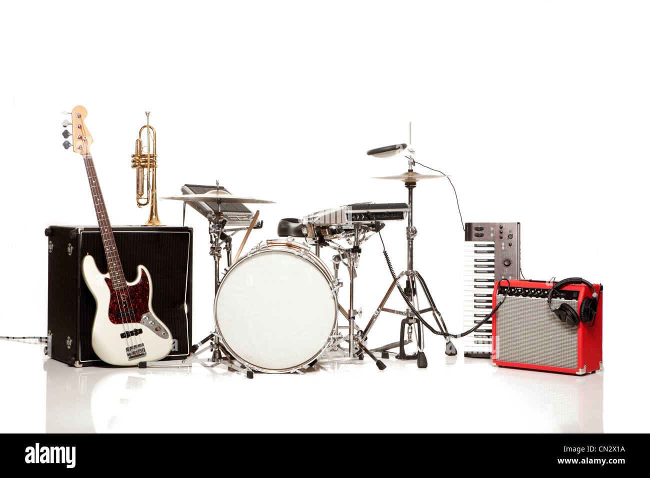 Drum kit, studio shot Foto Stock