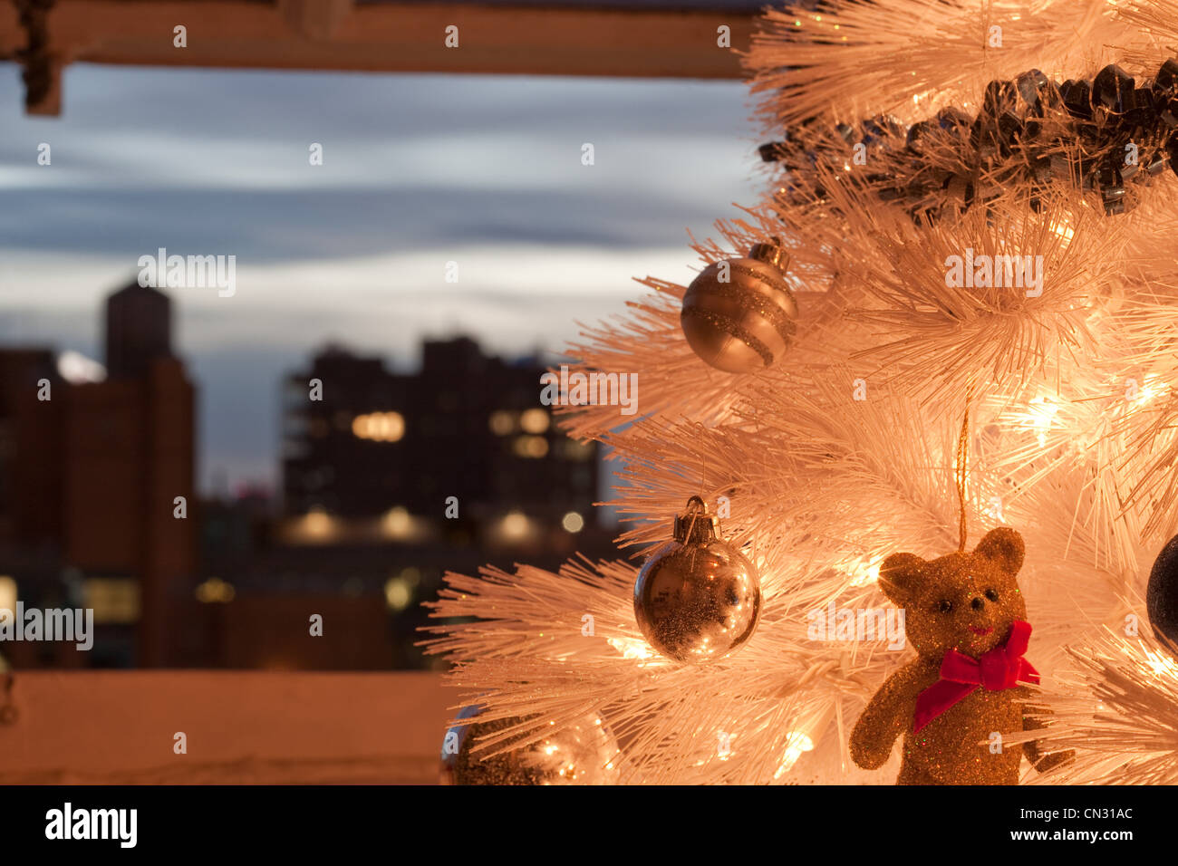 Orsacchiotto natale decorazione su albero di Natale Foto Stock