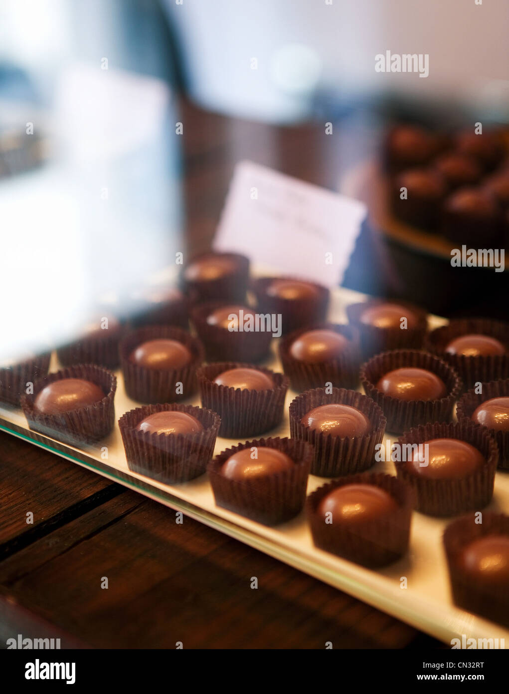 Cioccolatini in caso di visualizzazione Foto Stock