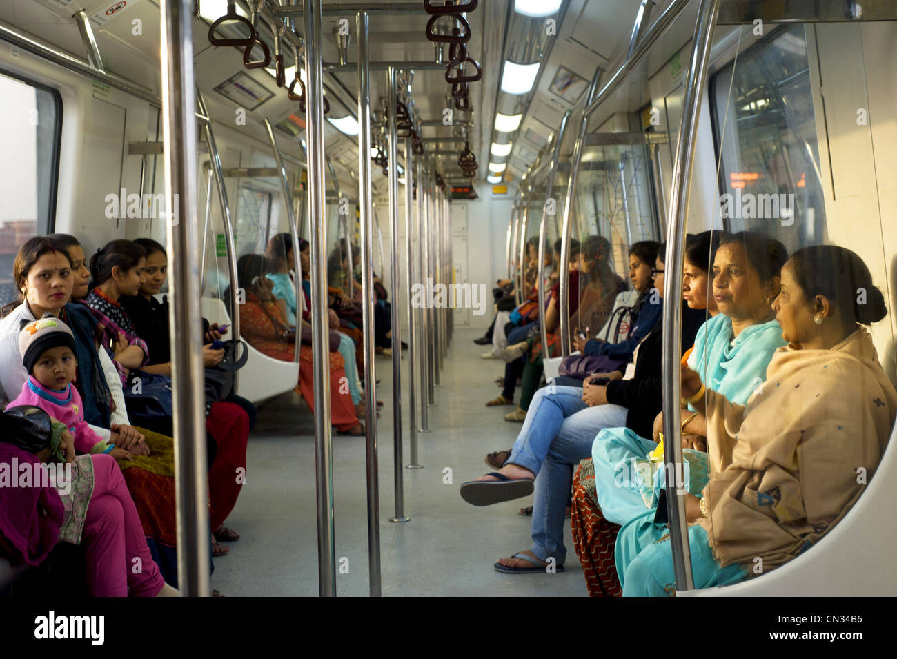 Women-Only vagoni della metropolitana di Delhi Foto Stock