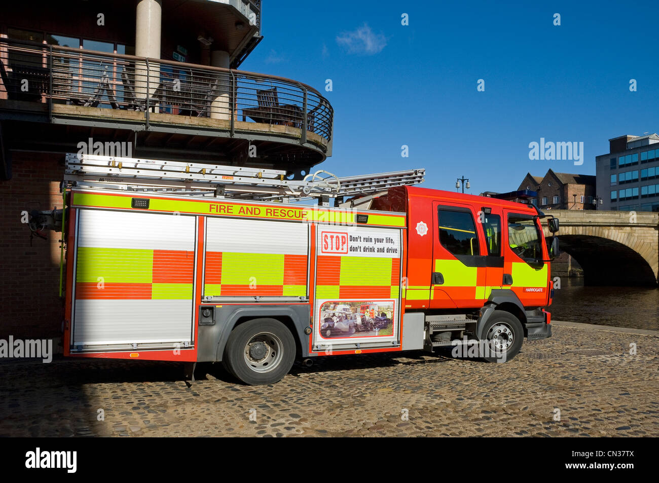 Motore di emergenza antincendio e soccorso britannico veicolo veicolo York North Yorkshire Inghilterra Regno Unito Regno Unito Gran Bretagna Foto Stock