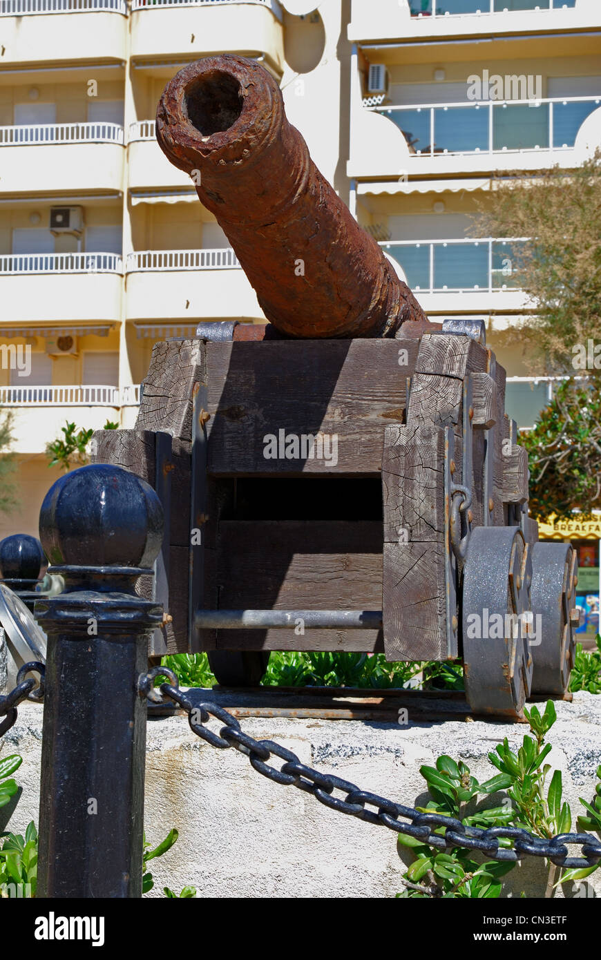 Vecchio canonico visualizzata lungo il lungomare, fuengirola, costa del sol, provincia di Malaga, Andalusia, Spagna, Europa occidentale. Foto Stock