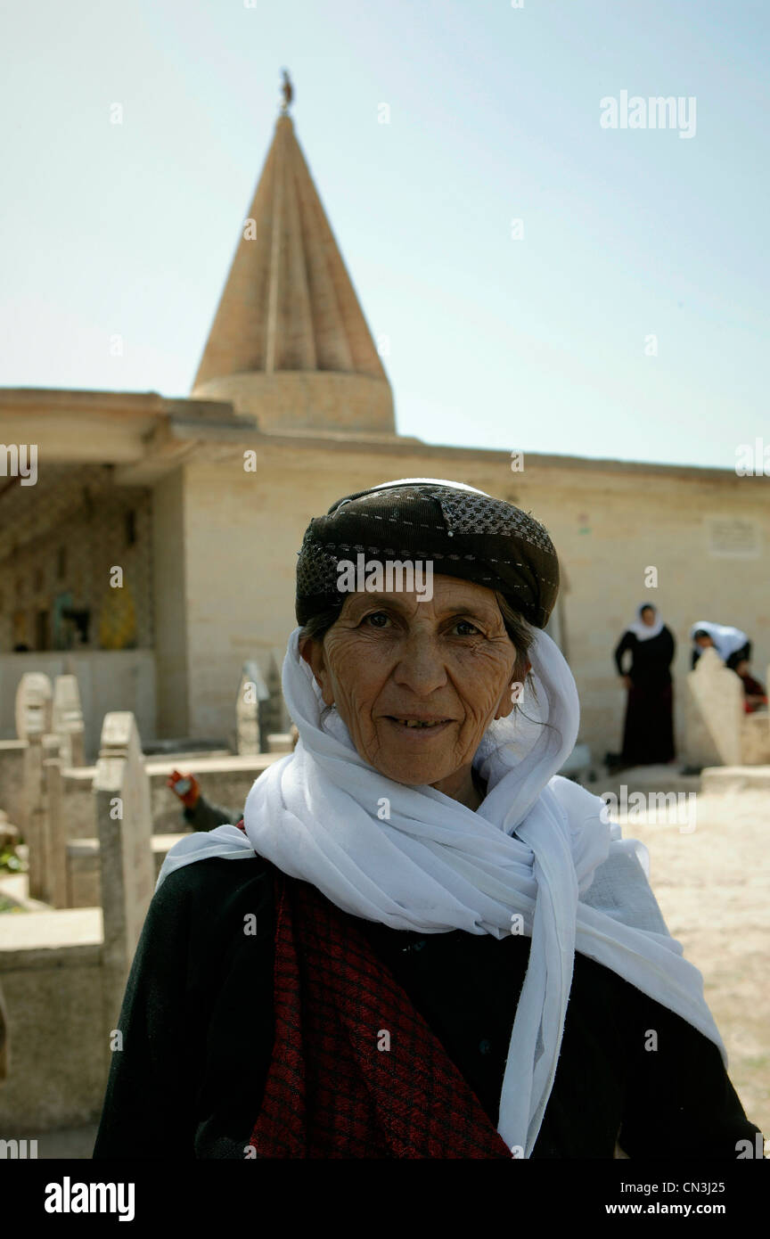 Una donna curda dai seguaci della religione Yezidi in Lalesh. Il Kurdistan iracheno Foto Stock