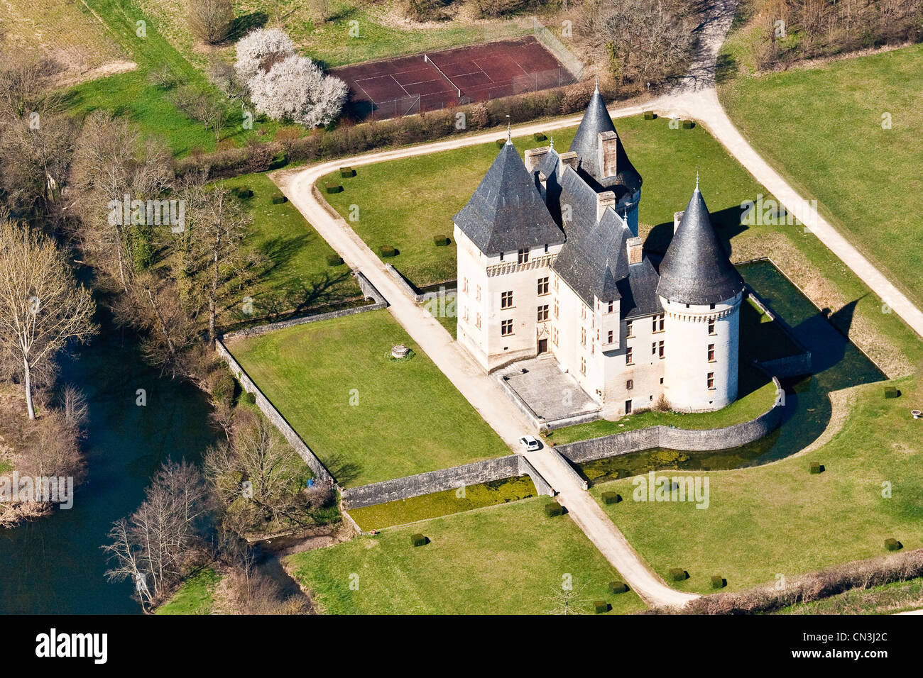 Francia, Dordogne, Anton e Castello Trigonant Bories alla fine del XV secolo e gli inizi del XVI secolo (vista aerea) Foto Stock