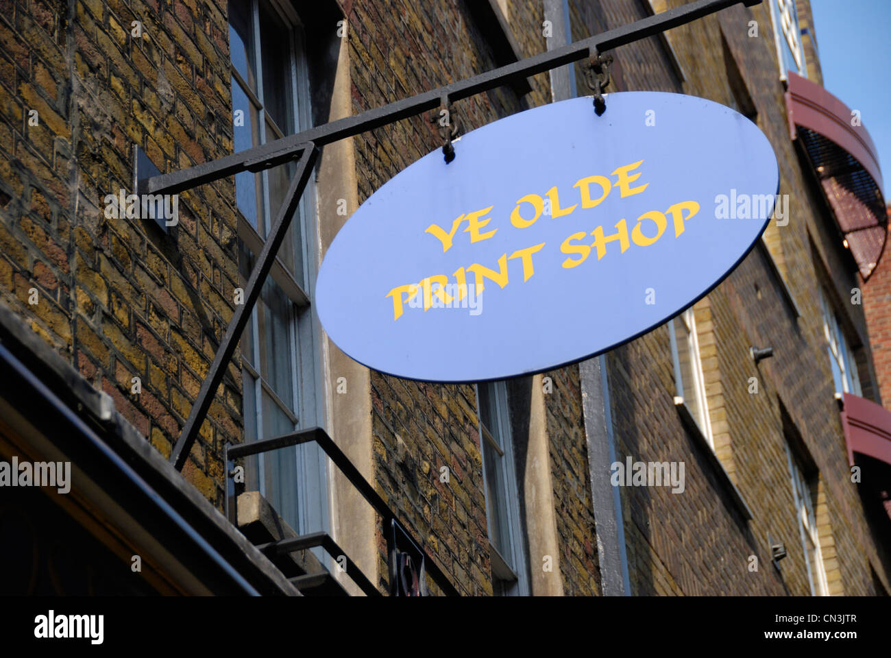 Ye Olde Print Shop al di fuori di una delle stampanti, Covent Garden di Londra, Regno Unito Foto Stock