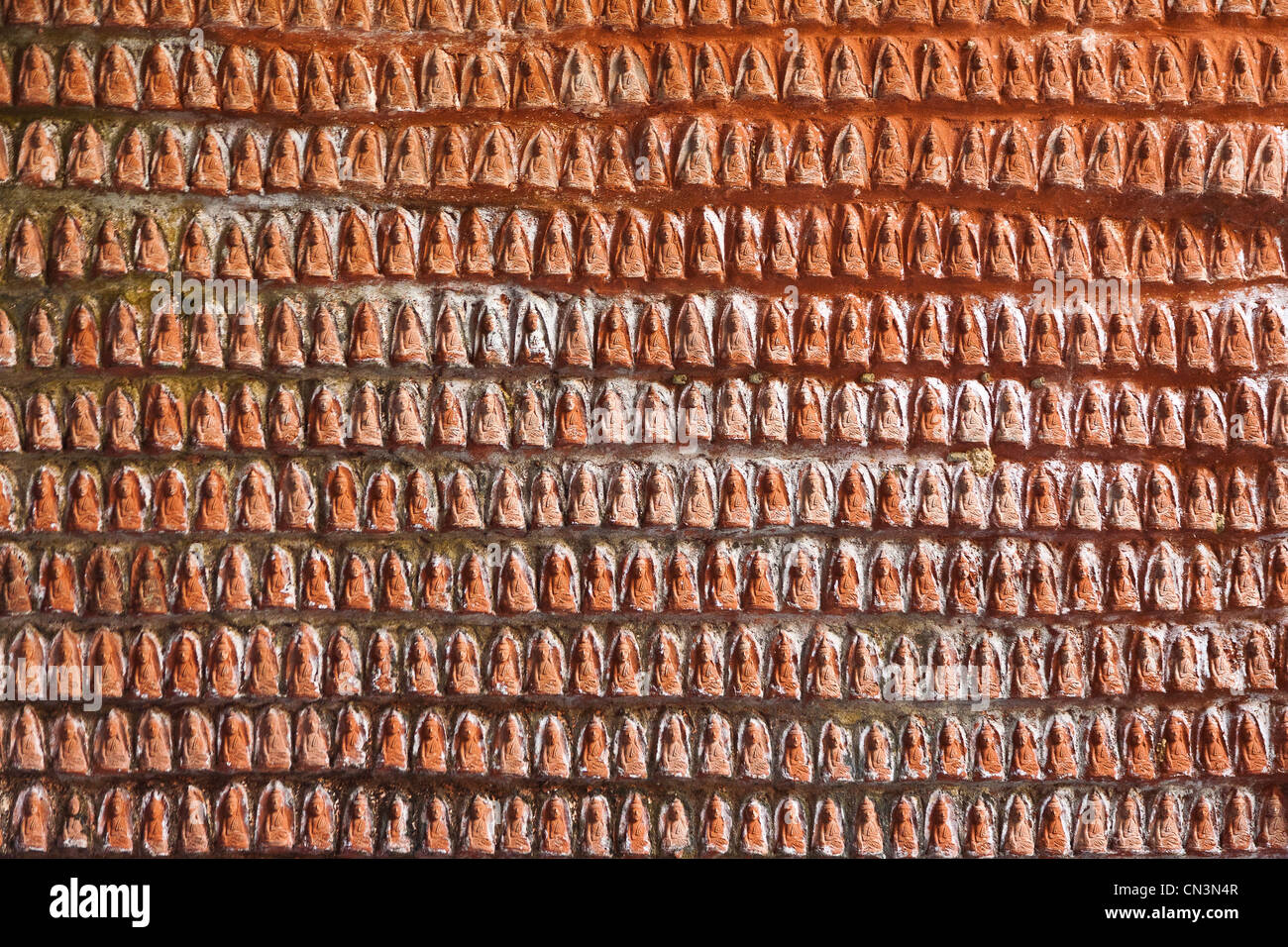 Myanmar (Birmania), Karen Stato, Hpa Un, buddha carving su un muro Foto Stock