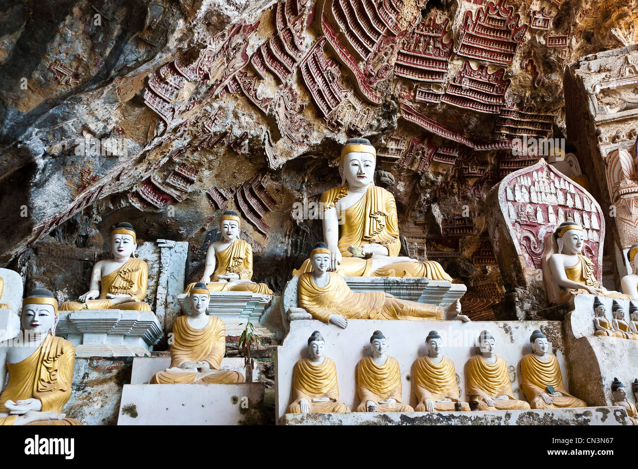 Myanmar (Birmania), Karen Stato, Hpa Un, Buddha carving in grotta Sadaing Foto Stock