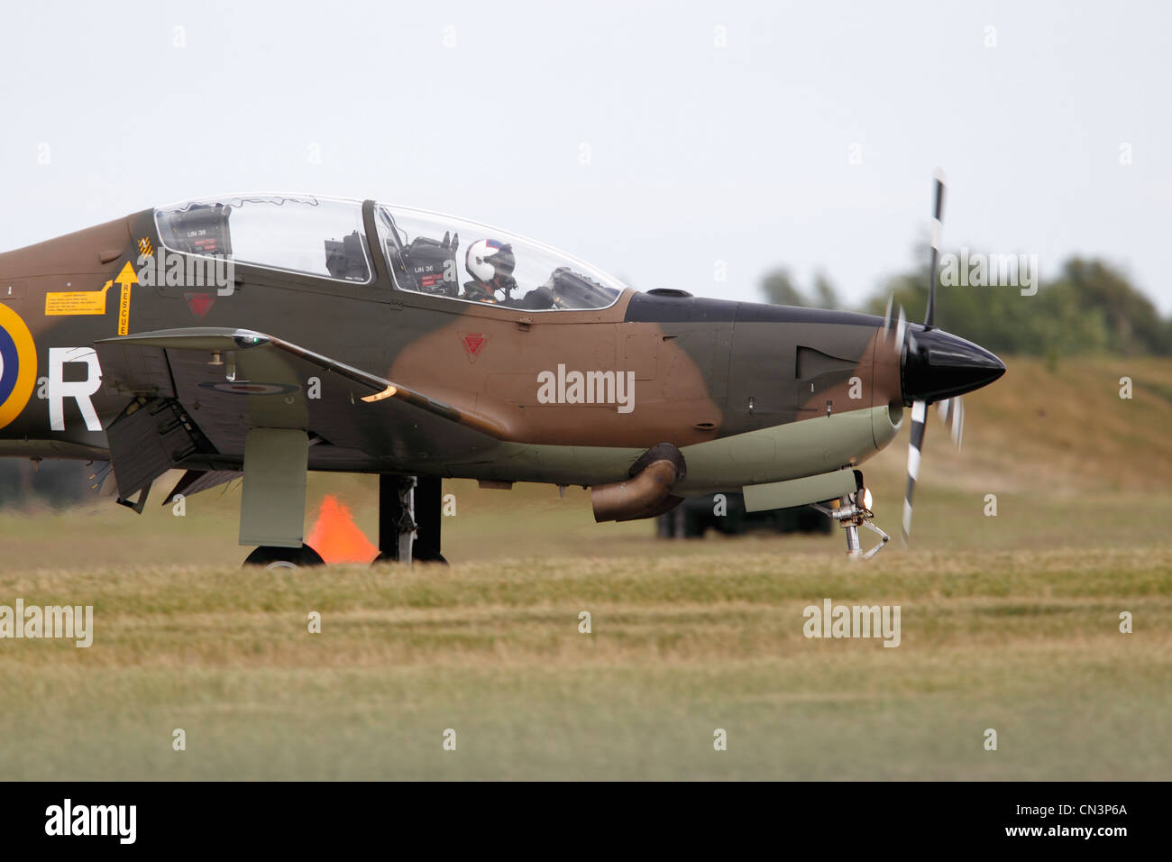 Pantaloncini Tucano ZF171 LZ-R 72 (R) Squadron RAF. c/n: S023/T23, 1 Flying Training School, Royal Air Force, RAF Linton On Ouse - speciale di WWII contrassegni per 'settantesimo anniversario della battaglia di Gran Bretagna' Foto Stock