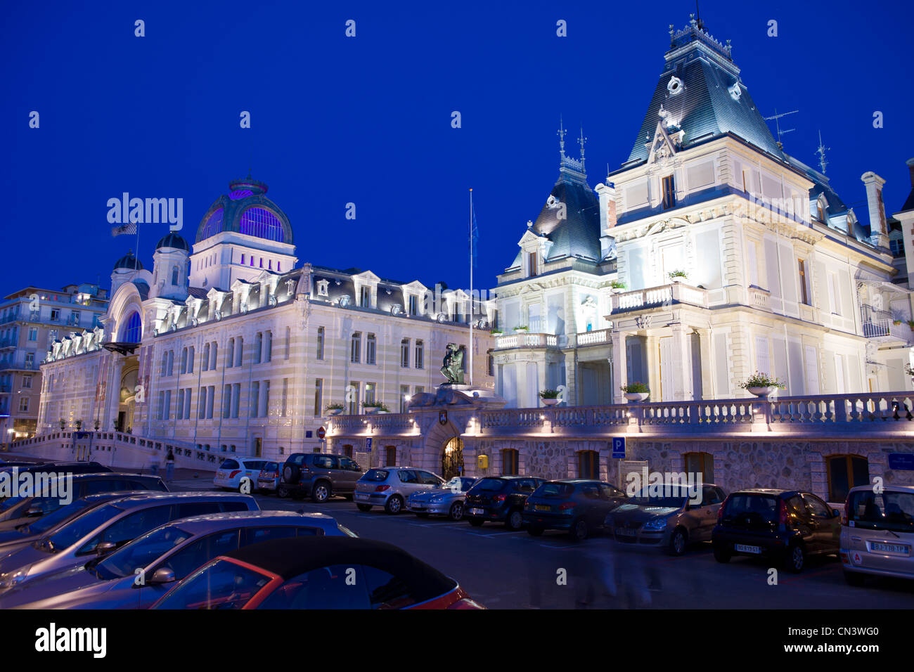 Francia, Haute Savoie, Chablais, Evian Les Bains, il municipio e Le Palais Lumiere, sala conferenza alloggiata nel fordans, Foto Stock