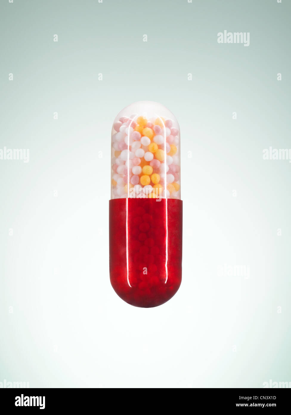 Rosso e trasparente capsula pillola Foto Stock