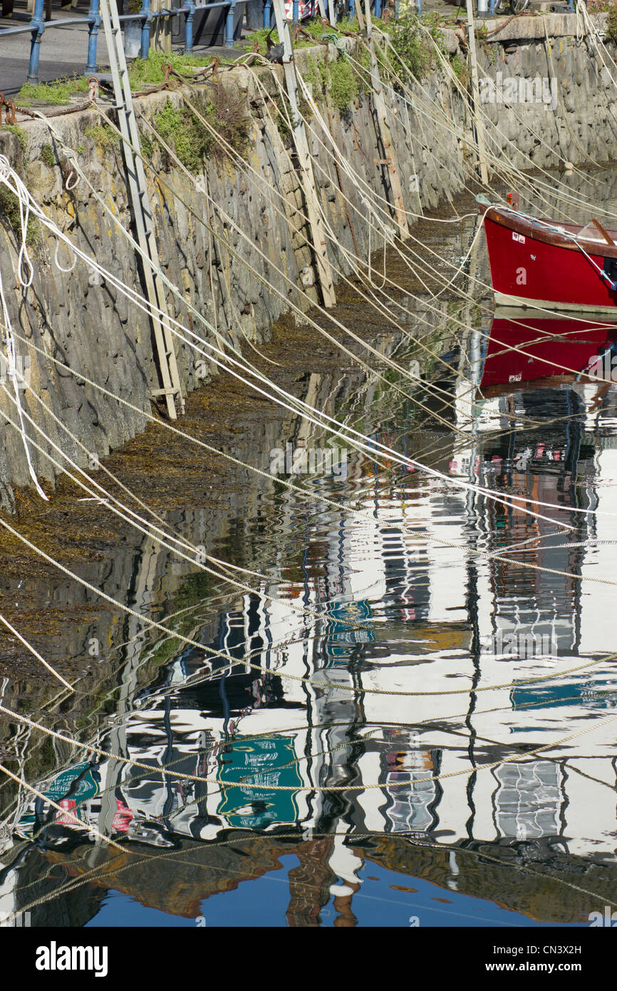 Un sacco di posto barca funi nel vecchio porto a Falmouth, Cornwall Regno Unito. Foto Stock
