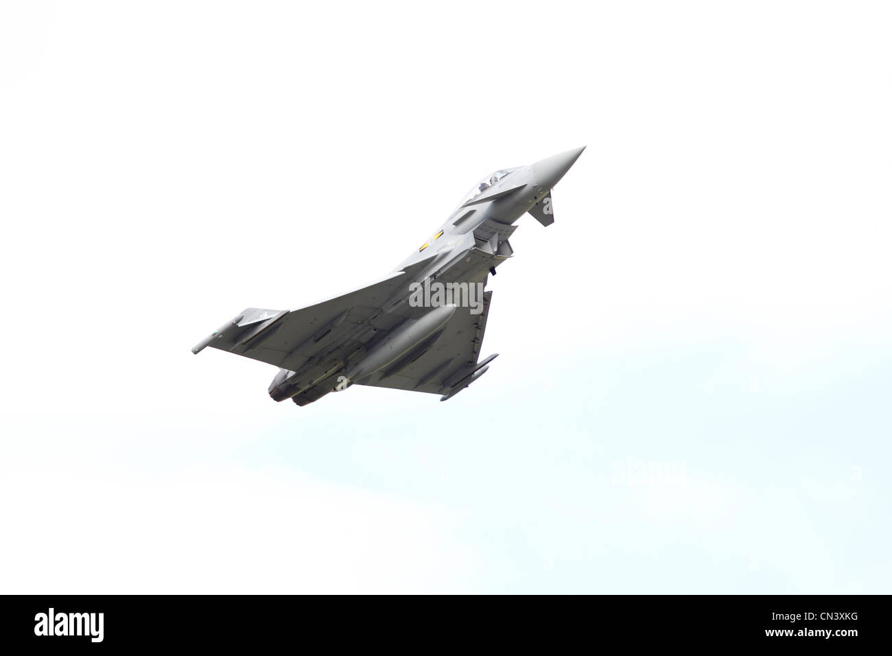 Eurofighter EF-2000 Typhoon FGR4 Royal Air Force ZJ923. Eurofighter Typhoon è un twin-motore, canard-ala delta, multirole fighter.[6][7] Il tifone è stato progettato da un consorzio di tre società: EADS e Alenia Aeronautica e BAE Systems; lavora attraverso una società holding, Eurofighter GmbH, che è stata formata nel 1986. Foto Stock