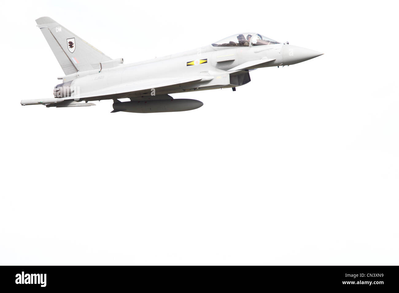 Eurofighter EF-2000 Typhoon FGR4 Royal Air Force ZJ923. Eurofighter Typhoon è un twin-motore, canard-ala delta, multirole fighter.[6][7] Il tifone è stato progettato da un consorzio di tre società: EADS e Alenia Aeronautica e BAE Systems; lavora attraverso una società holding, Eurofighter GmbH, che è stata formata nel 1986. Foto Stock