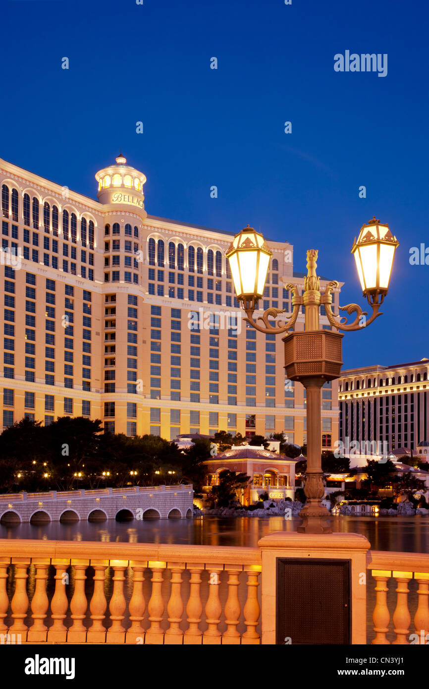 Il Bellagio Hotel and Casino al crepuscolo, Las Vegas in Nevada, STATI UNITI D'AMERICA Foto Stock
