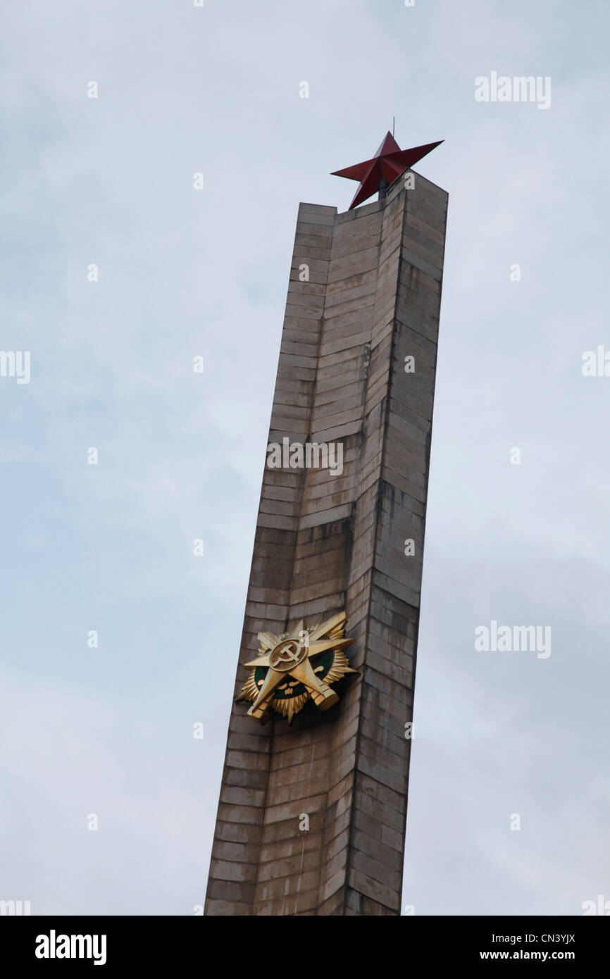 Monumento al Derg comunista giunta militare guidata da Mengitsu Haile Mariam, che ha governato l'Etiopia da 1974-1987, ad Addis Abeba Foto Stock