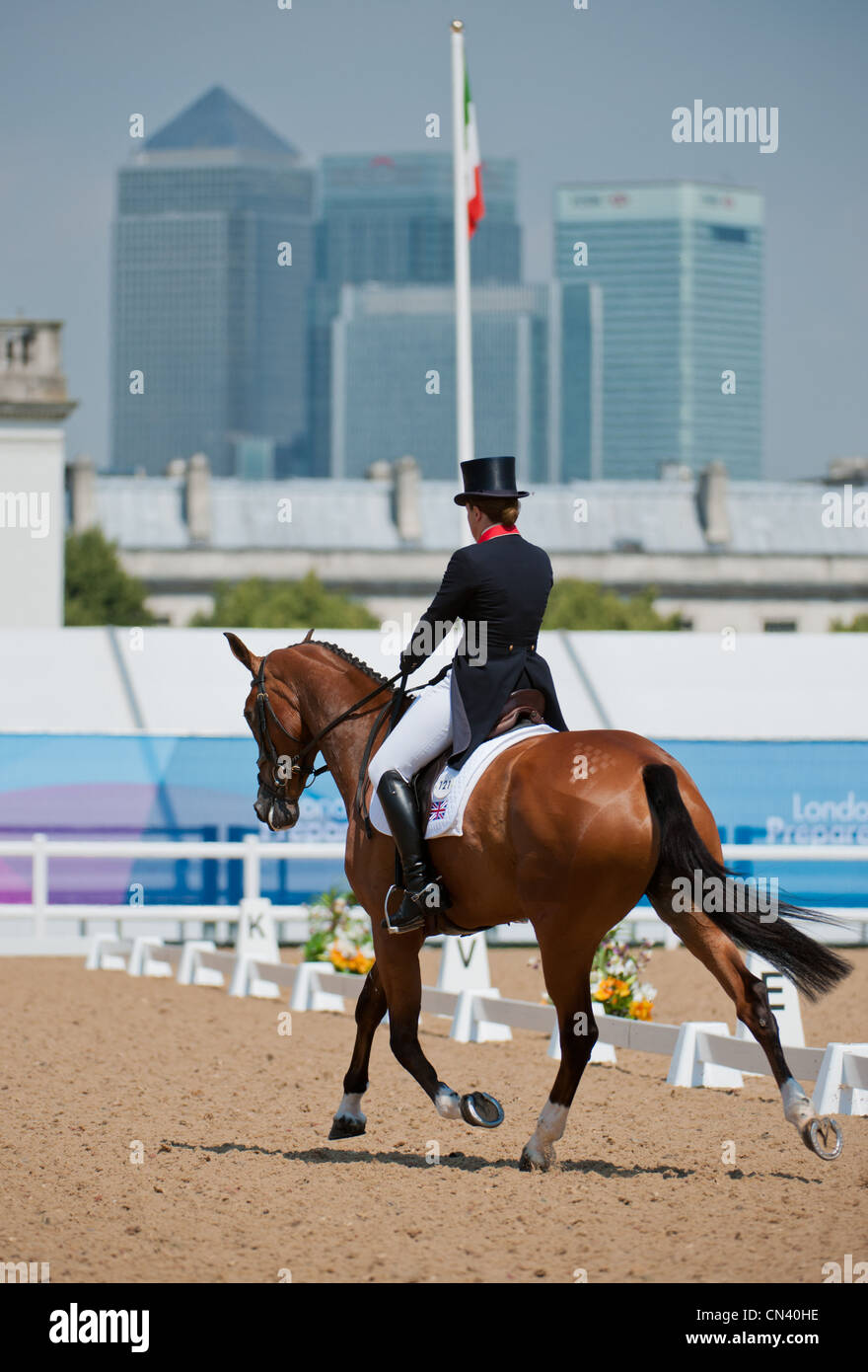 Pippa Funnell e Billy Shannon durante la fase di dressage del LOCOG Greenwich Park Invitational Olympic Evento di prova, Londra Foto Stock