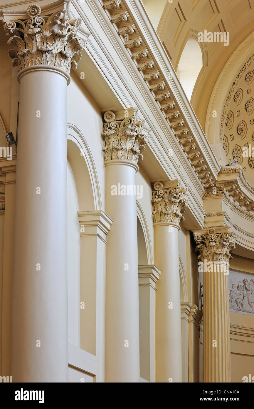 La chiesa di Saint Jacques-sur-Coudenberg mostra colonne corinzie, Bruxelles, Belgio Foto Stock