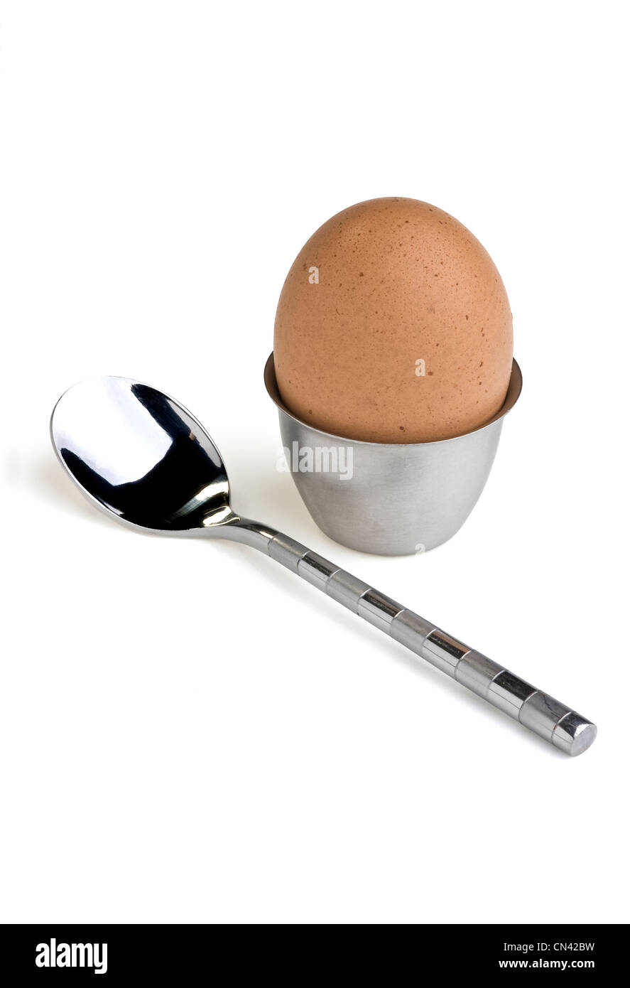 Uovo, eggcup e cucchiaio. Foto Stock