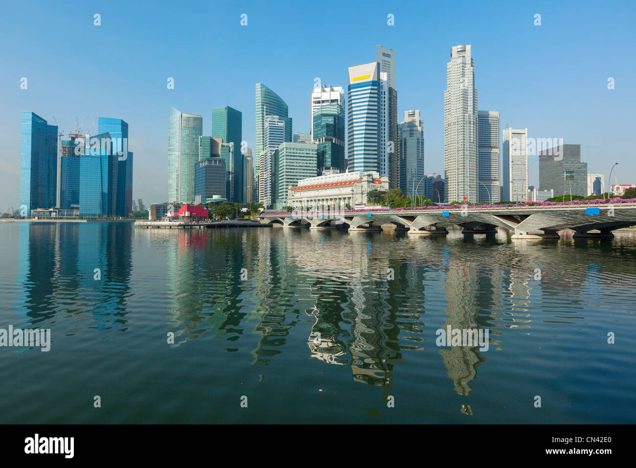 Singapore business district grattacieli e Marina Bay in giorno Foto Stock