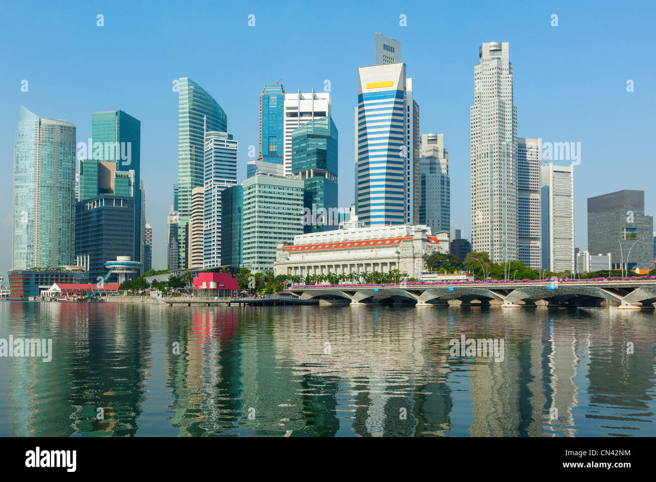 Singapore business district grattacieli e Marina Bay in giorno Foto Stock