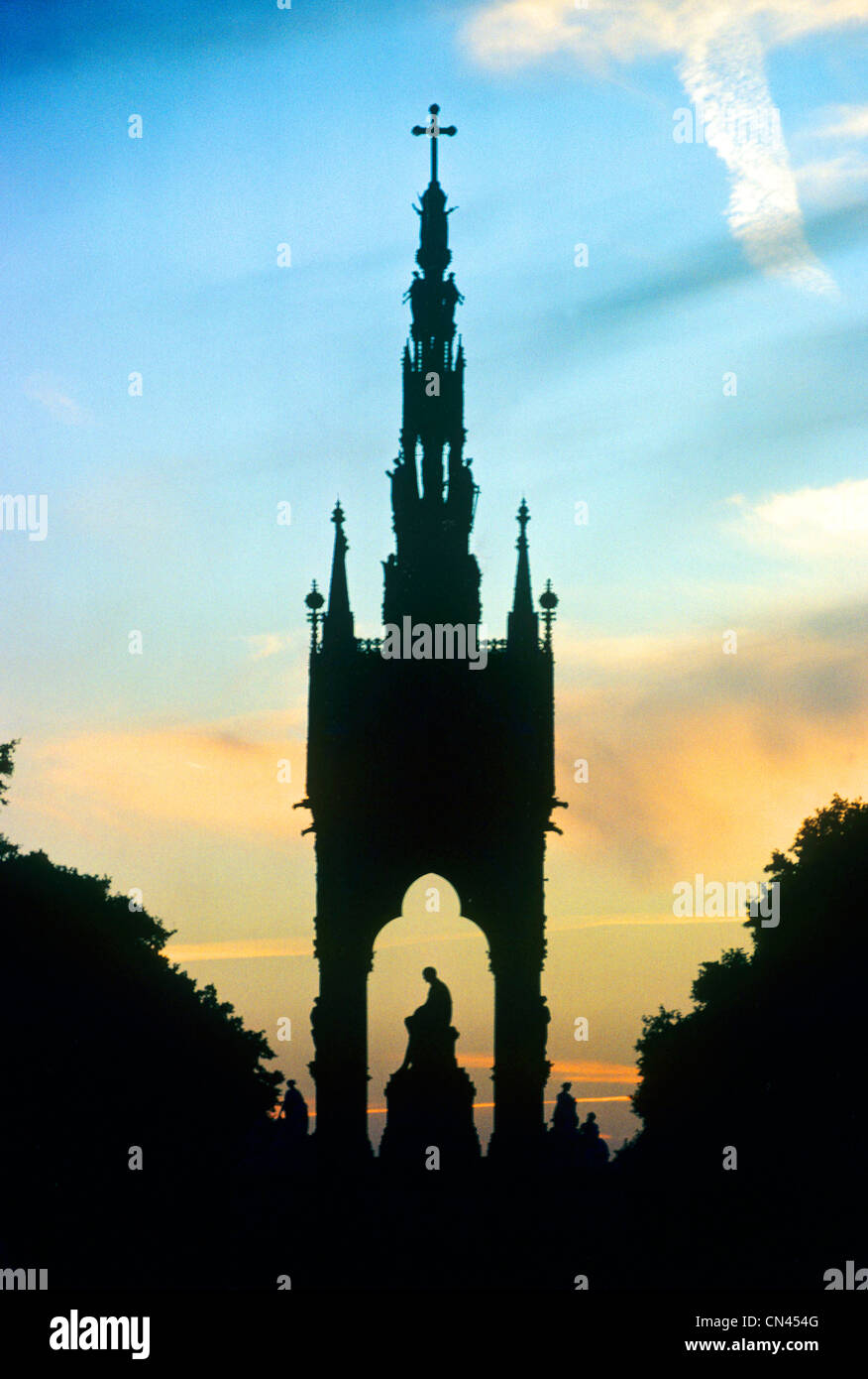 Albert Memorial tramonto, Londra, Inghilterra UK Kensington Gardens silhouettes silhouette Foto Stock