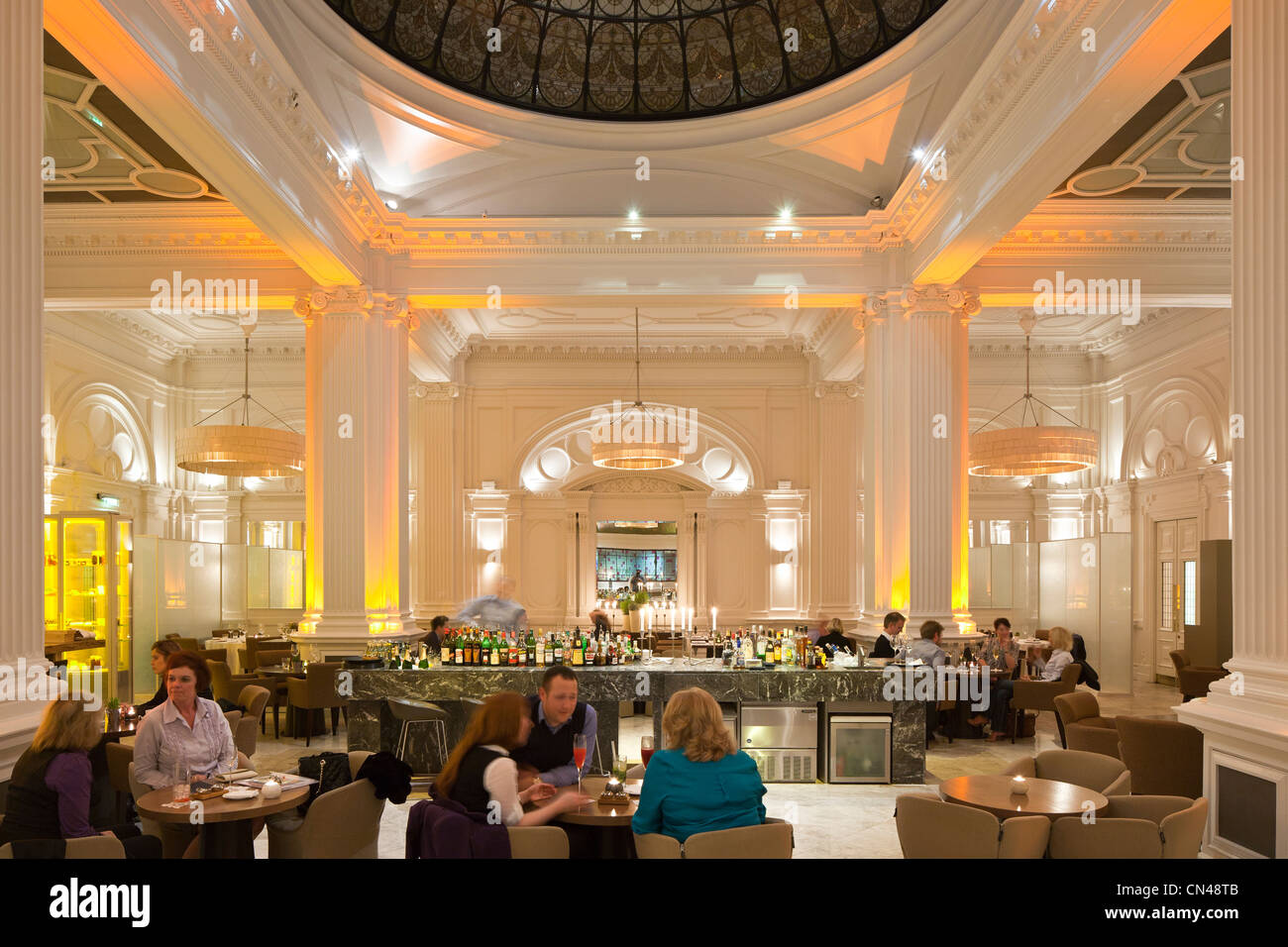 Regno Unito, Londra Liverpool Street, Andaz hotel della catena Hyatt che è ambientalmente consapevole ha installato bagni utilizzando Foto Stock