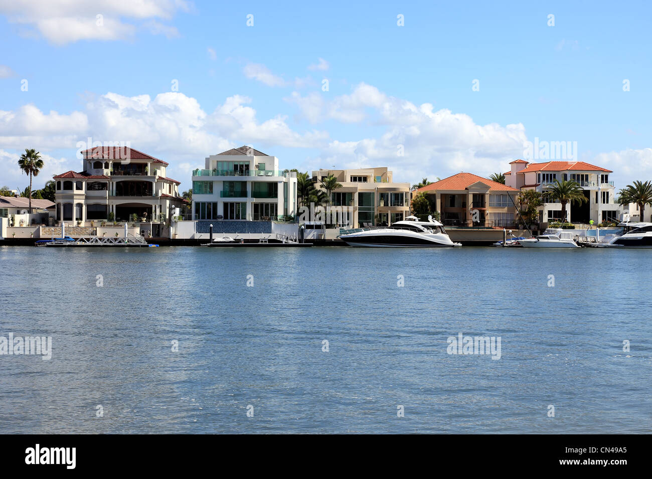 Urban waterfront alloggiamento singole e multiple di abitazioni ad uso residenziale Foto Stock