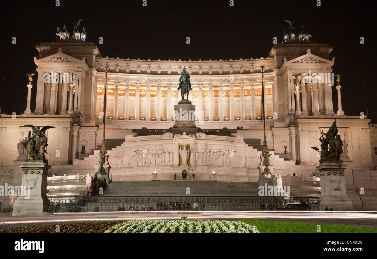 Roma - Vittorio Emanuele punto di riferimento durante la notte Foto Stock
